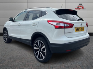 2015 Nissan Qashqai 1.5 Dci Tekna in White — image 6