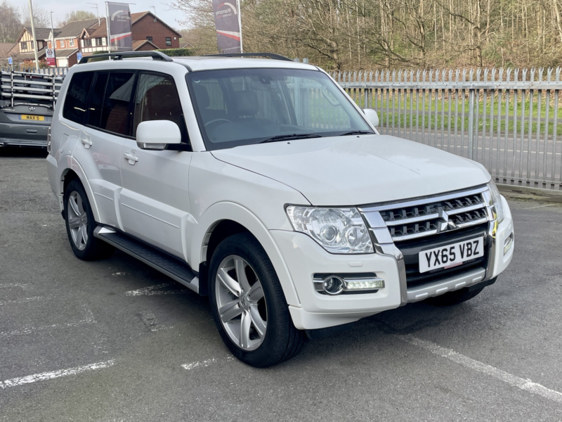 2015 Mitsubishi Shogun 3.2 Di-Dc Sg4 in White — image 1
