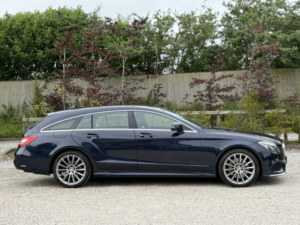 2016 Mercedes-Benz Cls 3.0 Cls350d V6 Amg Line in Blue — image 2