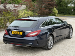 2016 Mercedes-Benz Cls 3.0 Cls350d V6 Amg Line in Blue — image 3