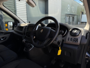 2019 Renault Trafic 1.6 Dci 27 Sport Nav Swb Standard Roof Euro 6 5dr in Black — image 2