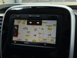 2019 Renault Trafic 1.6 Dci 27 Sport Nav Swb Standard Roof Euro 6 5dr in Black — image 3