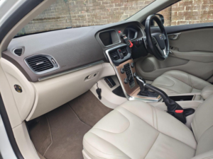 2015 Volvo V40 Cross Country 2.0 D4 Lux Nav Auto Euro 6 (s/s) 5dr in White — image 2