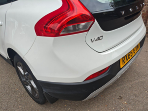 2015 Volvo V40 Cross Country 2.0 D4 Lux Nav Auto Euro 6 (s/s) 5dr in White — image 3