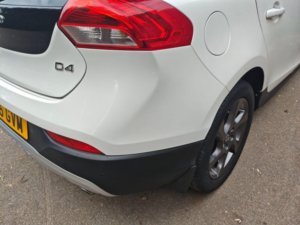 2015 Volvo V40 Cross Country 2.0 D4 Lux Nav Auto Euro 6 (s/s) 5dr in White — image 6
