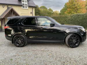 2017 Land Rover Discovery 3.0 Td V6 Hse in Black — image 3