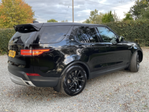 2017 Land Rover Discovery 3.0 Td V6 Hse in Black — image 4