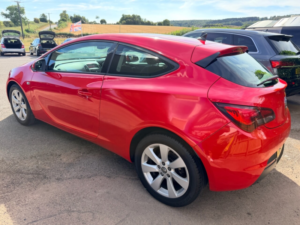 2014 Vauxhall Astra Gtc 1.4t Sport Coupe 3dr Petrol Manual Euro 5 (s/s) (140 Ps) in Red — image 4