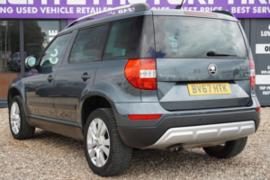 2017 Skoda Yeti 1.2 Tsi Se L Drive Outdoor Euro 6 (s/s) 5dr in Grey — image 2