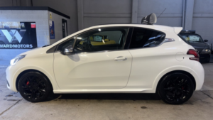 2016 Peugeot 208 1.6 Thp Gti Prestige White 3dr 12 Stamps+panroof+satnav in White — image 2