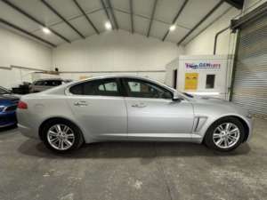 2014 Jaguar Xf 2.2 D Premium Luxury in Silver — image 4