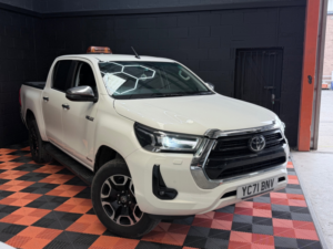 2021 Toyota Hilux 2.8 D-4d Invincible Pickup Double Cab 4dr Diesel Auto 4WD Euro 6 (s/s) (204 Ps) in White — image 2