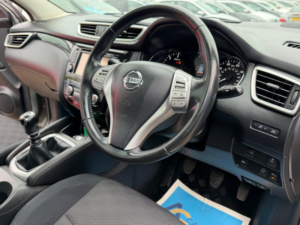 2015 Nissan Qashqai 1.5 Dci N-Tec+ 2WD Euro 5 (s/s) 5dr in Silver — image 3