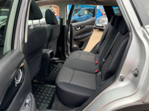 2015 Nissan Qashqai 1.5 Dci N-Tec+ 2WD Euro 5 (s/s) 5dr in Silver — image 5