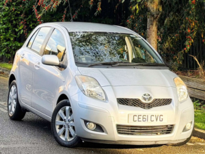 2011 Toyota Yaris 1.33 Dual Vvt-I T Spirit Hatchback 5dr Petrol Manual Euro 5 (s/s) (101 Ps) in Silver — image 3