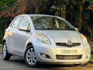 2011 Toyota Yaris 1.33 Dual Vvt-I T Spirit Hatchback 5dr Petrol Manual Euro 5 (s/s) (101 Ps) in Silver — image 4