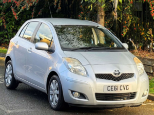2011 Toyota Yaris 1.33 Dual Vvt-I T Spirit Hatchback 5dr Petrol Manual Euro 5 (s/s) (101 Ps) in Silver — image 5