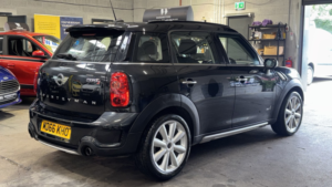 2016 MINI Countryman 1.6 Cooper S All4 Countryman Black 4WD 5dr 6 Stamps+partleather+cruise in Black — image 6