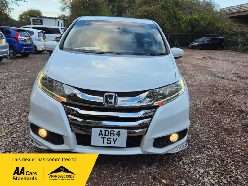 2014 Honda Odyssey Absolute Edition-2.4l Petrol-Automatic-7 Seats Family Car-Ulez/caz Pass-Free 28months Warranty & 12months Aa Breakdown in White — image 1