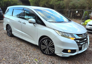 2014 Honda Odyssey Absolute Edition-2.4l Petrol-Automatic-7 Seats Family Car-Ulez/caz Pass-Free 28months Warranty & 12months Aa Breakdown in White — image 2