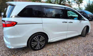 2014 Honda Odyssey Absolute Edition-2.4l Petrol-Automatic-7 Seats Family Car-Ulez/caz Pass-Free 28months Warranty & 12months Aa Breakdown in White — image 4