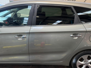 2016 Kia Carens 1.7 Crdi 2 Euro 6 (s/s) 5dr in Silver — image 4