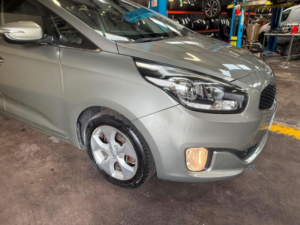 2016 Kia Carens 1.7 Crdi 2 Euro 6 (s/s) 5dr in Silver — image 5