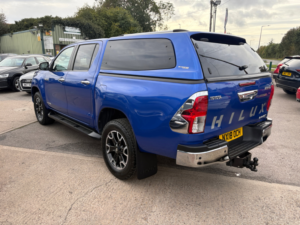 2018 Toyota Hilux 2.4 D-4d Invincible X Pickup Double Cab 4dr Diesel Auto 4WD Euro 6 (s/s) (tss, 3.5t) (150 Ps) in Blue — image 3