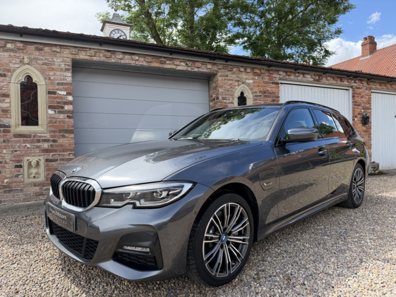 2022 BMW 3 Series 2.0 330e Xdrive M Sport Touring in Grey — image 1