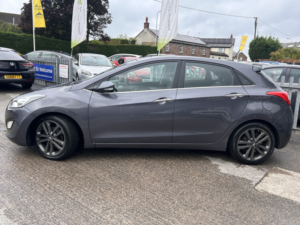2015 Hyundai I30 1.6 Crdi Blue Drive Premium in Grey — image 2