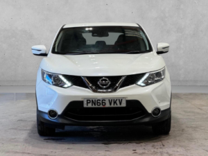 2016 Nissan Qashqai 1.5 Dci Acenta 2WD Euro 6 (s/s) 5dr in White — image 2