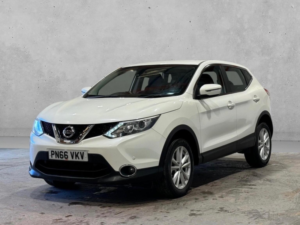 2016 Nissan Qashqai 1.5 Dci Acenta 2WD Euro 6 (s/s) 5dr in White — image 4