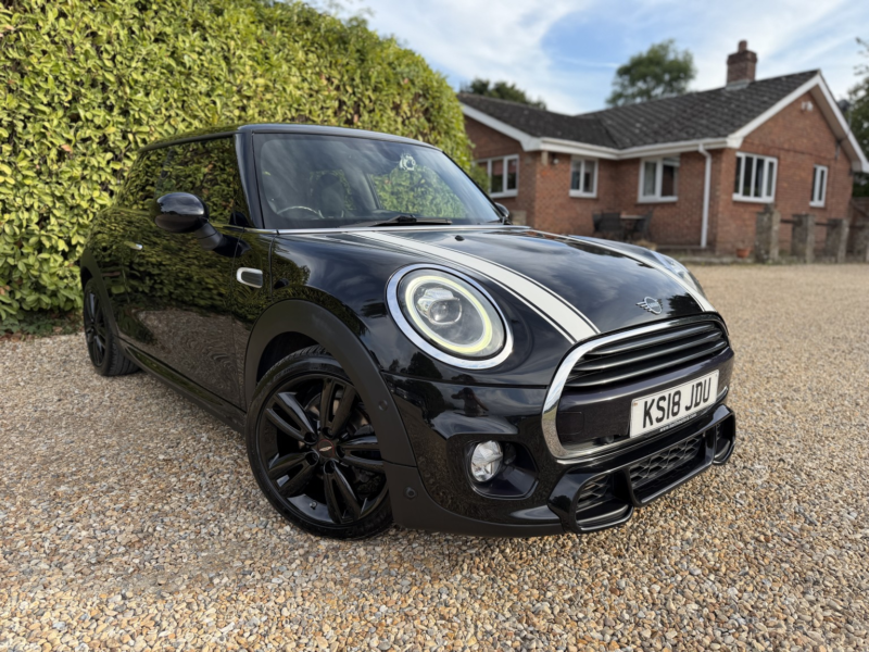2018 MINI Hatch 1.5 Cooper 3-Door Hatch in Black — image 1