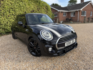 2018 MINI Hatch 1.5 Cooper 3-Door Hatch in Black — image 3