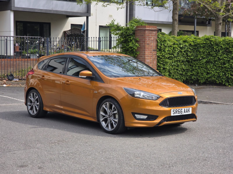 2017 Ford Focus 1.5 Tdci St-Line Hatchback 5dr Diesel Manual Euro 6 (s/s) (120 Ps) in Orange — image 1