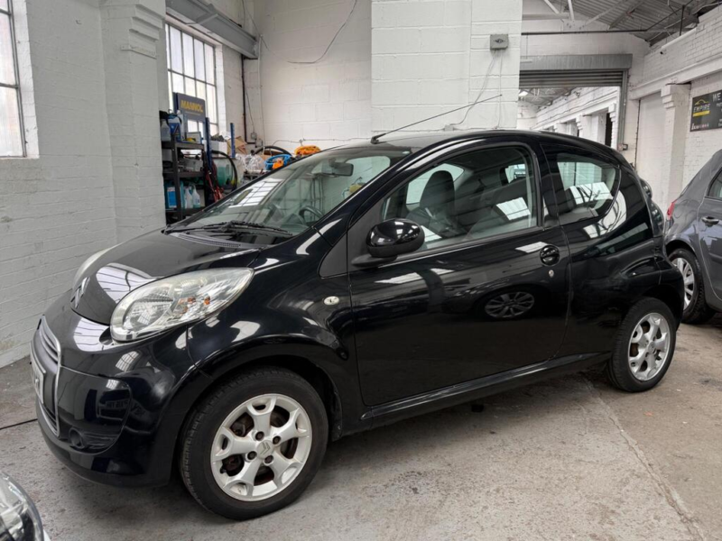 2011 Citroen C1 1.0i Vtr+ Euro 5 3dr in Black — image 1