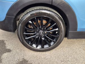 2017 MINI Clubman 1.5 Clubman Cooper Black 6dr in Blue — image 3