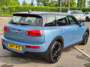 2017 MINI Clubman 1.5 Clubman Cooper Black 6dr in Blue — image 5