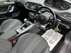 2019 Peugeot 308 1.2 Puretech Gpf Allure Euro 6 (s/s) 5dr in Grey — image 6