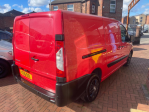 2016 Peugeot Expert 1.6 Hdi L2 H1 4dr in Red — image 4