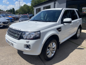 2014 Land Rover Freelander 2 2.2 Sd4 Se in White — image 3