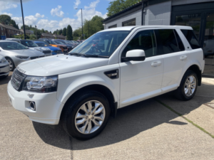 2014 Land Rover Freelander 2 2.2 Sd4 Se in White — image 4