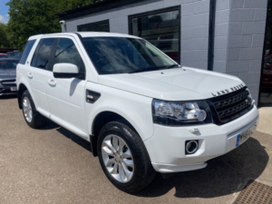 2014 Land Rover Freelander 2 2.2 Sd4 Se in White — image 6