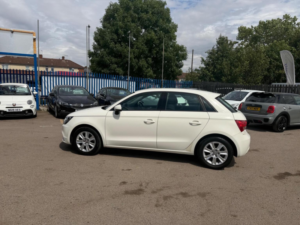2014 Audi A1 1.6 Tdi Se Sportback Euro 5 (s/s) 5dr in White — image 4