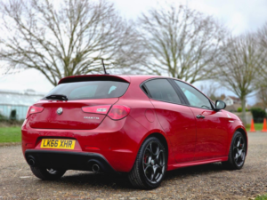 2016 Alfa Romeo Giulietta 1750 Tbi Veloce Tct Euro 6 5dr in Red — image 4