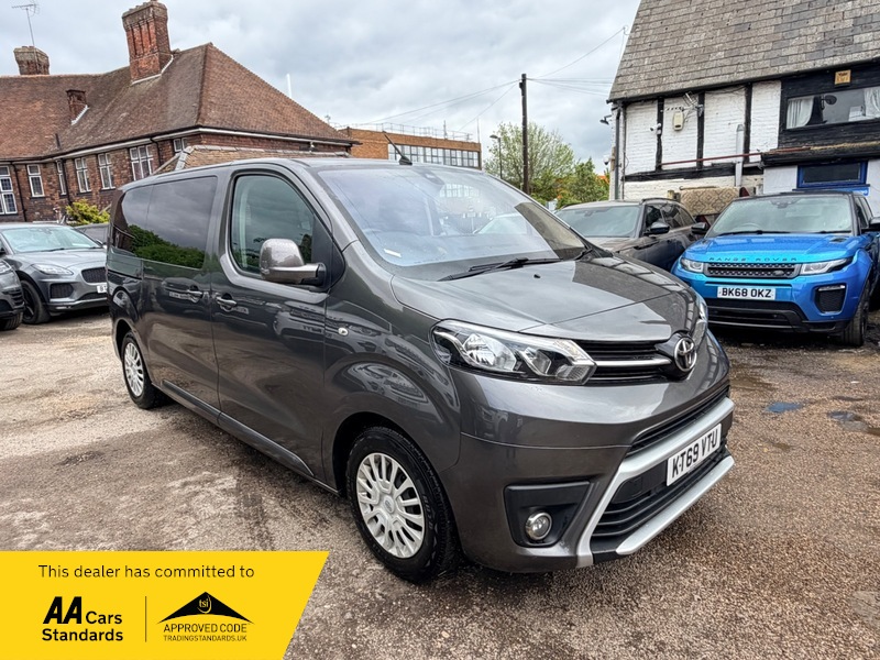 2020 Toyota Verso D-4d L1 Shuttle in Grey — image 1