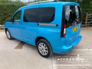 2023 Ford Tourneo Connect 2.0 Tourneo Connect Titanium Tourneo L1 2.0l Ecoblue 122ps Fwd 6 Speed Manual in Blue — image 3