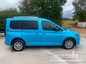 2023 Ford Tourneo Connect 2.0 Tourneo Connect Titanium Tourneo L1 2.0l Ecoblue 122ps Fwd 6 Speed Manual in Blue — image 4