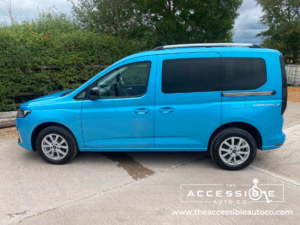 2023 Ford Tourneo Connect 2.0 Tourneo Connect Titanium Tourneo L1 2.0l Ecoblue 122ps Fwd 6 Speed Manual in Blue — image 5