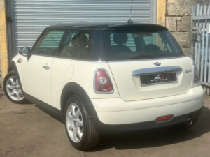2007 MINI Hatch 1.6 Cooper Hatchback 3dr Petrol Manual Euro 4 (120 Ps) in White — image 2